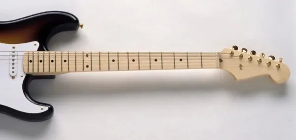 Fender Stratocaster sebagai contoh desain produk